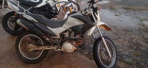 Motocicleta &eacute; apreendida ap&oacute;s acumular R$ 290 mil em multas