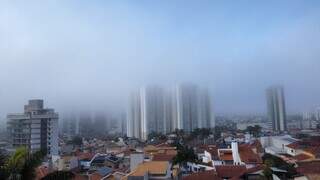 Nevoeiro cobre Campo Grande em manhã fria; temperatura sobe no fim de semana Nevoeiro cobre Campo Grande em manhã fria; temperatura sobe no fim de semana