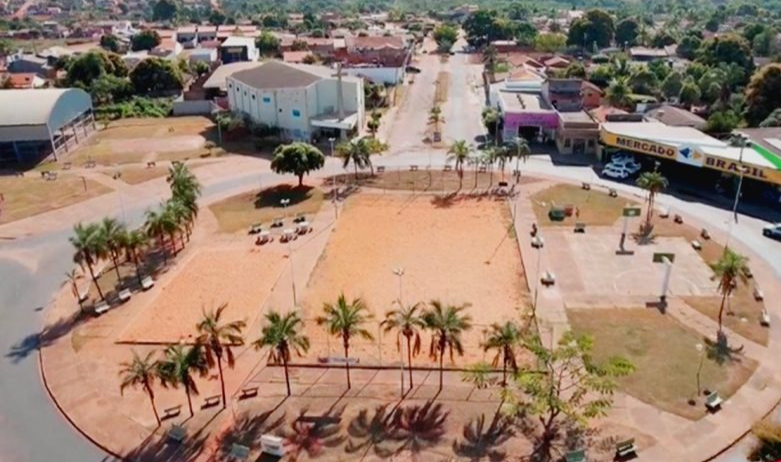 Ex-companheiro agride mulher com madeira em praça