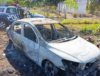 Carro usado por atiradores &eacute; achado queimado ap&oacute;s ataque a detento