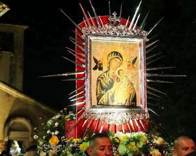 Com prociss&atilde;o, fi&eacute;is celebram a padroeira de MS em ato de amor e f&eacute; 