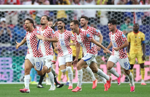 Cro&aacute;cia bate Gana, garante vaga no mata-mata e mant&eacute;m sonho de Modric