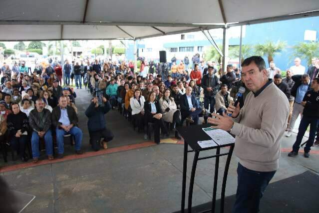 Riedel entrega obras e participa de Feijoada Solid&aacute;ria neste s&aacute;bado