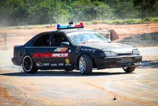 Zoado por ser velho, Chevette do Thauan cala boca do povo com drift