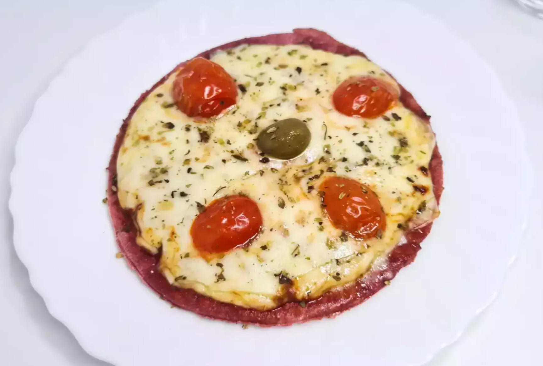 Pizza de beterraba: Nutricionista inova com massa colorida e nutritiva