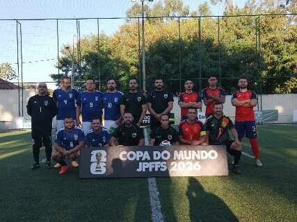 Apaixonados por futebol, amigos criam a pr&oacute;pria "Copa do Mundo"
