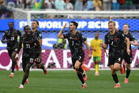 Com gol nos acr&eacute;scimos, Canad&aacute; elimina &Aacute;frica do Sul e avan&ccedil;a &agrave;s oitavas da Copa