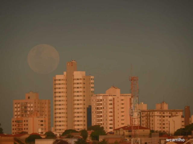 &ldquo;Lua cheia de Morango&rdquo; &eacute; promessa de beleza no c&eacute;u na noite de 2&ordf; feira 
