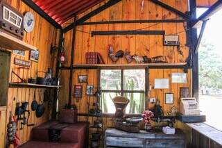 Casa virou rancho de 4 hectares, com lago enorme e clima de Velho Oeste