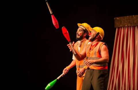 Programa&ccedil;&atilde;o gratuita leva reggae, samba rock e circo para teatro em julho