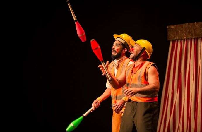 Programação gratuita leva reggae, samba rock e circo para teatro em julho