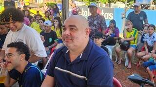Com tel&atilde;o e pagode, arena popular leva Copa a bairro carente de lazer