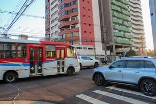 Sobrecarga na rede el&eacute;trica provoca apag&atilde;o e desliga sem&aacute;foros no Centro