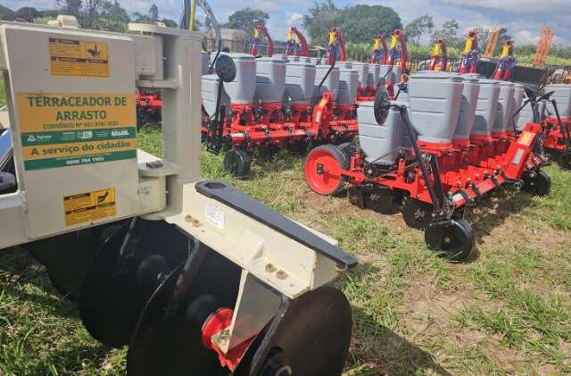 Investimento de R$ 7,4 milh&otilde;es fortalece agricultura familiar em 51 munic&iacute;pios
