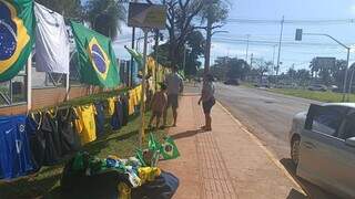 Jogo decisivo &eacute; aposta para ambulantes que investiram at&eacute; R$ 50 mil em camisas