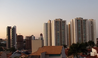 Segunda-feira ter&aacute; Sol, ventos fortes e chance de chuva em parte de MS
