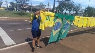 Jogo decisivo &eacute; aposta para ambulantes que investiram at&eacute; R$ 50 mil em camisas