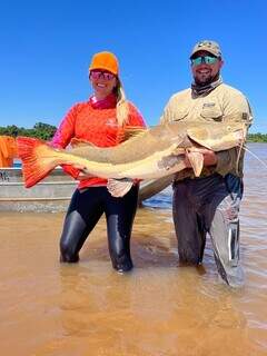 Em busca de novos rios, casal coleciona hist&oacute;rias na pesca esportiva