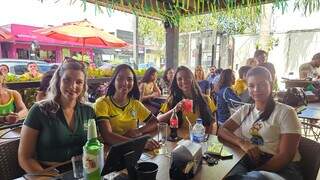 Na Bom Pastor vazia, colegas usam b&ocirc;nus do patr&atilde;o em bar aberto para ver jogo