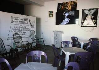 Restaurante tem marmita aben&ccedil;oada a R$ 10 de dia e &agrave; noite vira igreja