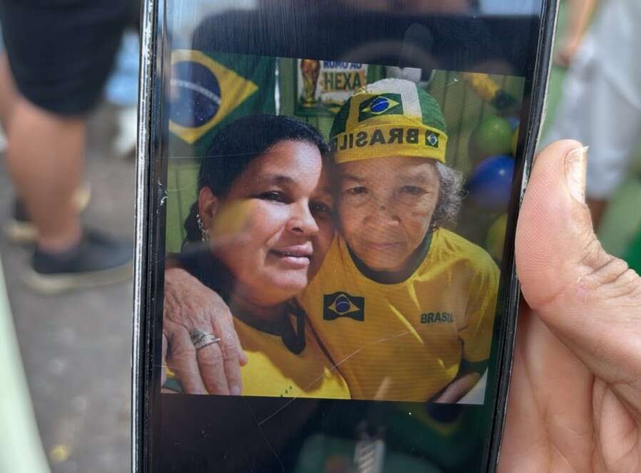 Neta leva saudade da avó para torcer pelo Brasil na Cidade da Copa