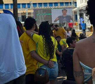 No 1&ordm; dia ensolarado desta Copa, torcida aproveita calor de 29&deg;C na Esplanada