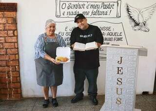Restaurante tem marmita aben&ccedil;oada a R$ 10 de dia e &agrave; noite vira igreja
