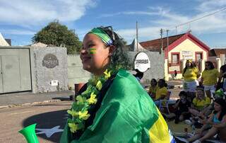 Neta leva saudade da av&oacute; para torcer pelo Brasil na Cidade da Copa