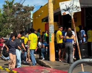 No 1&ordm; dia ensolarado desta Copa, torcida aproveita calor de 29&deg;C na Esplanada