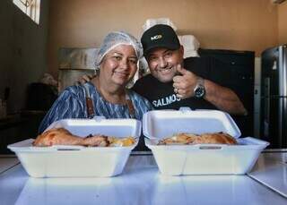 Restaurante tem marmita aben&ccedil;oada a R$ 10 de dia e &agrave; noite vira igreja