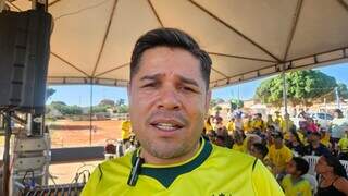 Com tel&atilde;o e pagode, arena popular leva Copa a bairro carente de lazer