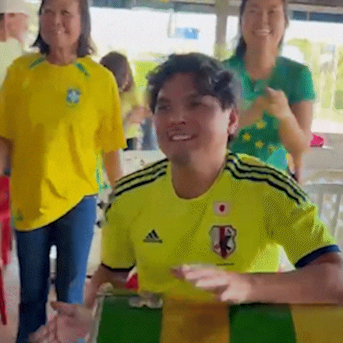 Nada mais brasileiro: descendentes nip&ocirc;nicos comemoram vit&oacute;ria com pagode