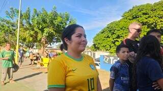 Com tel&atilde;o e pagode, arena popular leva Copa a bairro carente de lazer