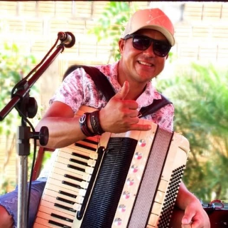 Morre o sanfoneiro Gilvan Santos, integrante do tradicional Grupo Ra&iacute;zes