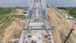 Nem jogos decisivos do Brasil e do Paraguai param as obras da Ponte Bioce&acirc;nica