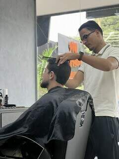 Zayd Barber oferece corte e barba ilimitados para militares por R$ 89,90