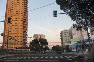 Sobrecarga na rede el&eacute;trica provoca apag&atilde;o e desliga sem&aacute;foros no Centro