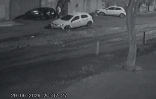 Sem asfalto, avenida vira lama&ccedil;al e moradores cobram solu&ccedil;&atilde;o