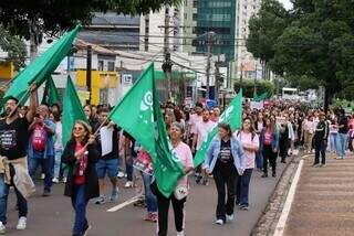 Adriane diz que reajuste dos professores depende de equil&iacute;brio nas contas