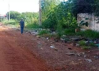 Investigação mira descarte de lixo em área de preservação no Imbirussu Investigação mira descarte de lixo em área de preservação no Imbirussu