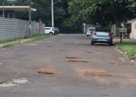 Prefeita chama cons&oacute;rcio e nova licita&ccedil;&atilde;o para tapa-buracos