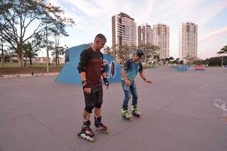 Wilson deixou a CLT para ajudar alunos a perder o medo do skate