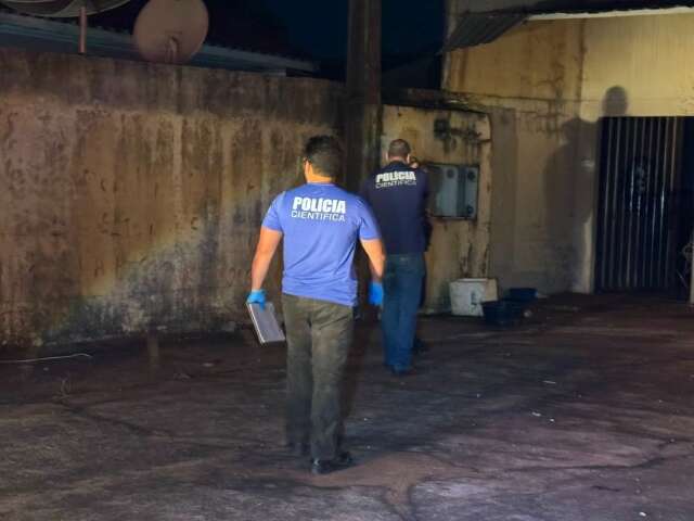 Idoso &eacute; encontrado morto com marcas de facadas em pr&eacute;dio abandonado