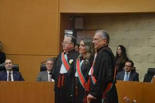Em posse, desembargadora cita Manoel de Barros e promete ser justa