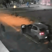 C&acirc;mera registra ataque com ao menos 13 tiros antes de PM ser baleado