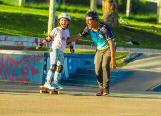 Wilson deixou a CLT para ajudar alunos a perder o medo do skate