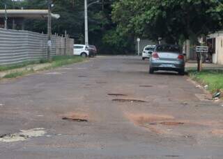 Prefeita chama consórcio e nova licitação para tapa-buracos Prefeita chama consórcio e nova licitação para tapa-buracos