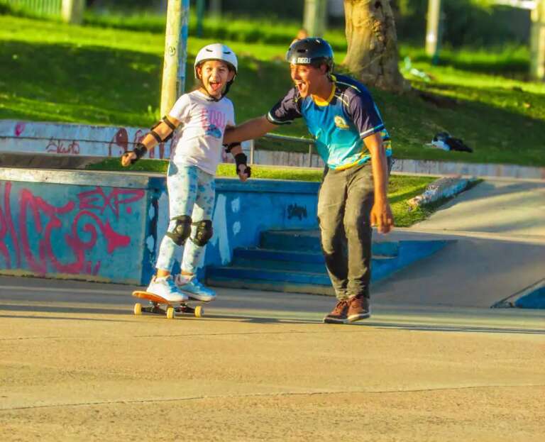 Wilson deixou a CLT para ajudar alunos a perder o medo do skate