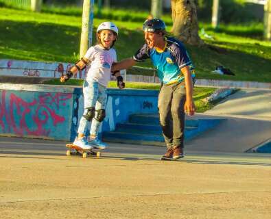 Wilson deixou a CLT para ajudar alunos a perder o medo do skate