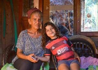 Fugindo do aluguel, 60 famílias erguem moradias em área da linha férrea Fugindo do aluguel, 60 famílias erguem moradias em área da linha férrea